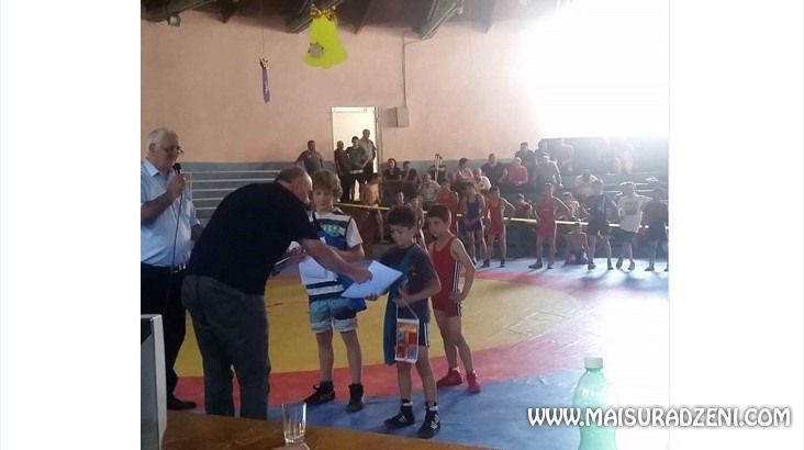 შურა მაისურაძე 90 წლისაა