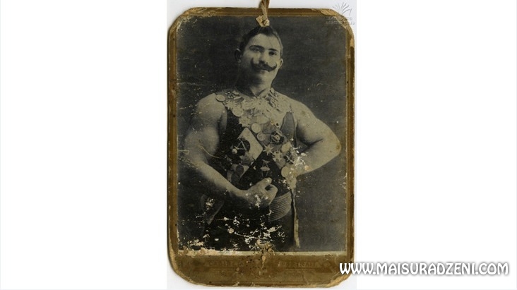კოსტა მაისურაძე